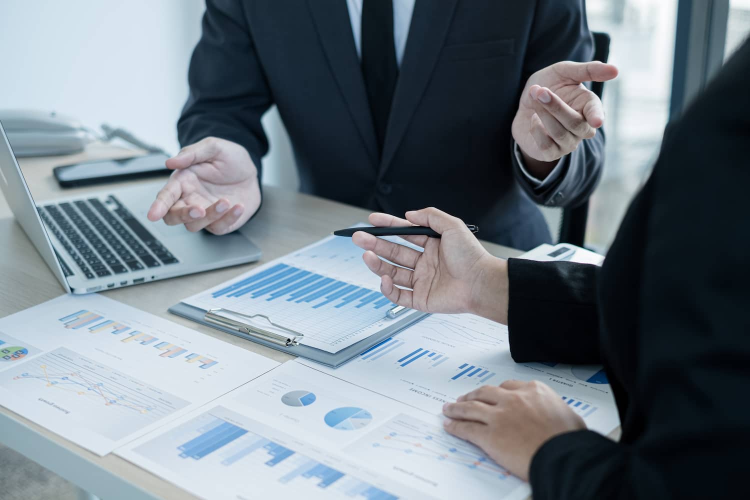 Gestão Financeira Empresarial (3) - Contabilidade em Joinville - SC | Dunzer - DRE gerencial: Amplie seus lucros com estratégias financeiras